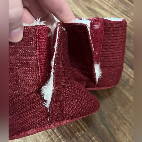 Baby booties red/maroon. Slippers one size. Myggpp - Picture 5 of 7